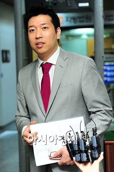 [포토]심정 밝히는 강병규