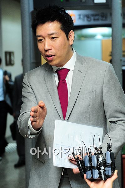 [포토]강병규 "권씨 연락 안된다, 이병헌 나타나라"