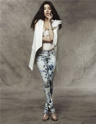 신세경, 모던 록 시크 패션 화보 공개