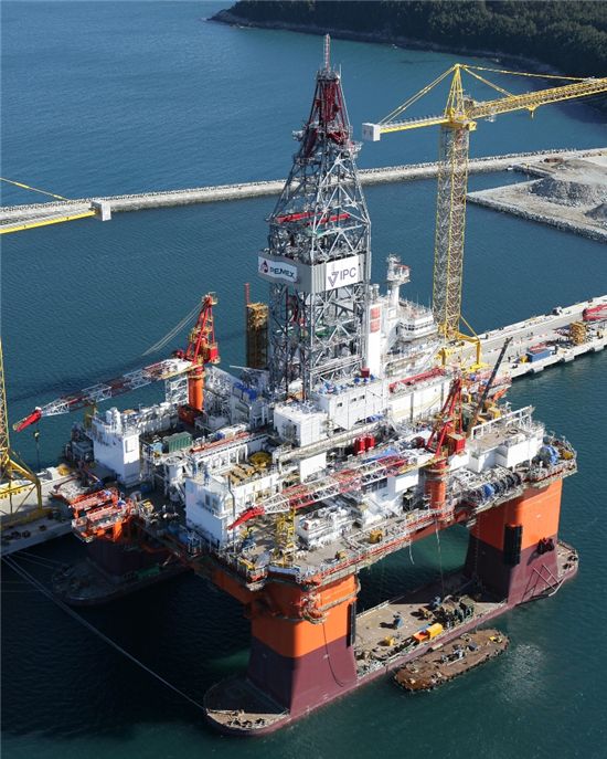 [배 이야기] 바다 한가운데서 원유 뽑아내는 ‘거대 구조물’