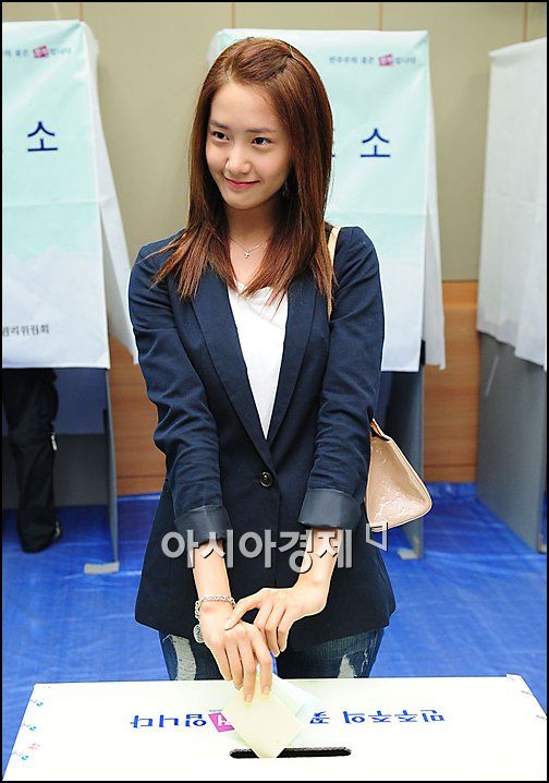 [포토]소녀시대 윤아 '생애 첫 투표에요'