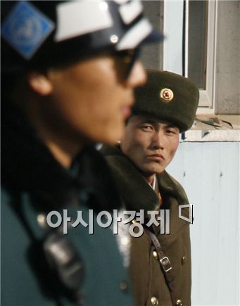 JSA 북한군 철모로 교체 '긴장고조'