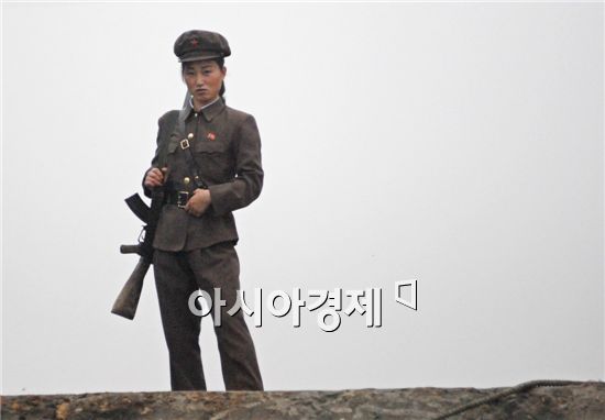 귀순의사 밝힌 북한주민 4명... 남북관계 또 다른 불씨로