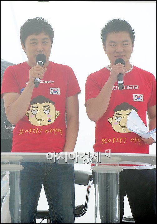 [포토]컬투 정찬우-김태균 '붉은 악마로 변신'