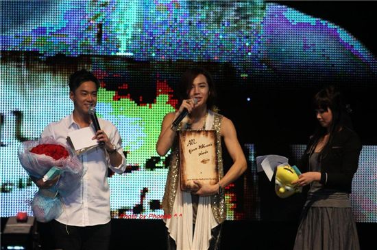 Jang Keun-suk attracts thousands to Hong Kong fan meeting