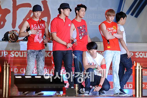 [포토]2PM '우리도 붉은악마'