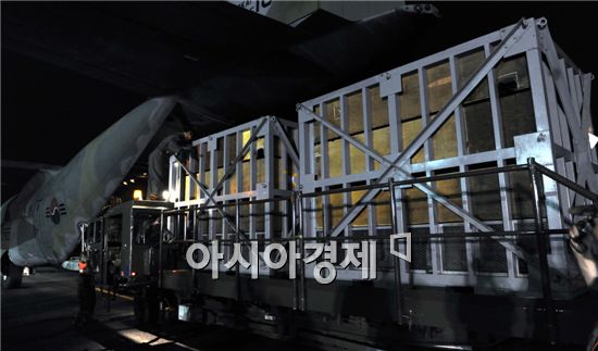 코끼리 수송작전을 위해 현지 수의자들이 택한 방법은 중추신경마취였다. 신경을 마취시켜 감각을 둔하게 만드는 것이다. 또 최후에 수단에는 자율신경마취까지해 1분안에 사망시키기로 했다. 비행안정이 우선이었기 때문이다. <사진제공=공군>
