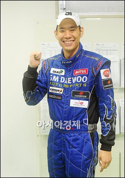 [포토]일본 비바람 속 역주하는 '2위' 김진표
