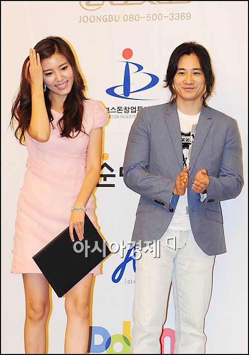 [포토]정시아-백도빈 부부 '제천영화제 홍보대사 됐어요'