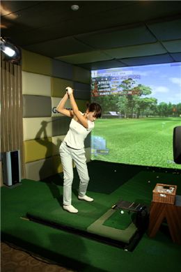 [알뜰바캉스] 스크린골프 '스코어 줄이기'