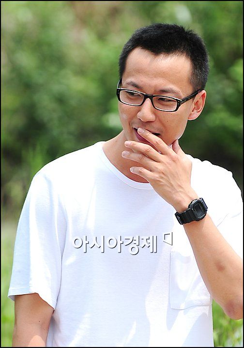 [포토]김남길 '수많은 마이크, 뭐라고 대답할지'