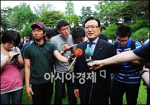 [포토]조중연 대한축구협회장 '외국인 감독도 고려중'