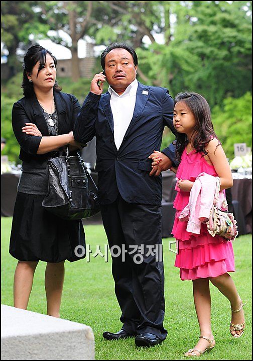 [포토]김흥국 '16강 만찬'에 가족과 함께!