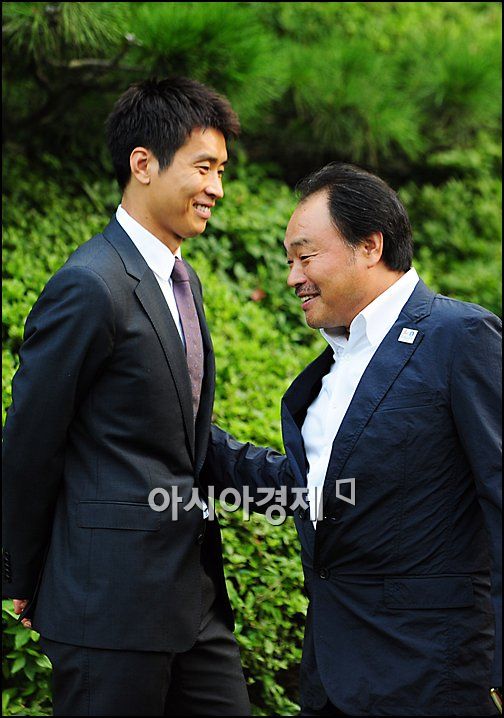 [포토]김흥국 '이동국 선수, 16강 수고했어요'