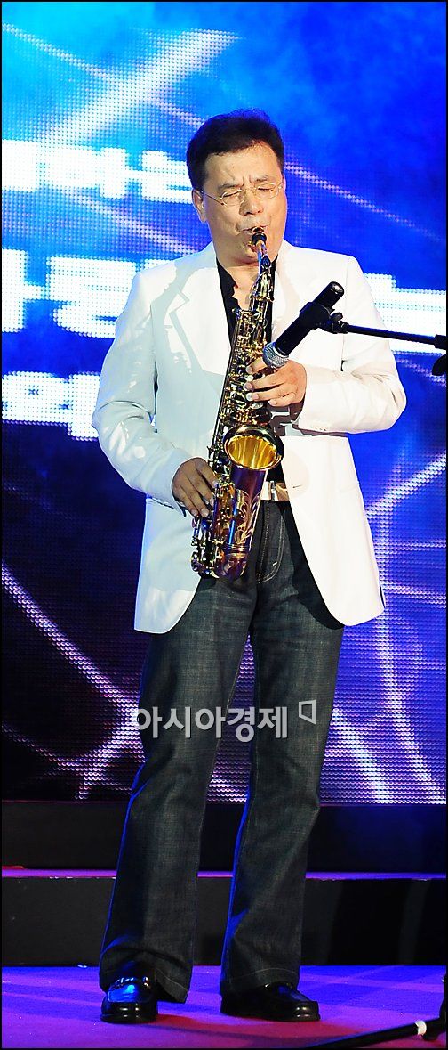 [포토]강석우 '배우, 오늘은 색소폰 연주자'