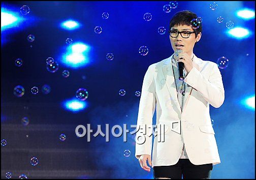 [포토]김범수 '희망과 사랑 노래해요'