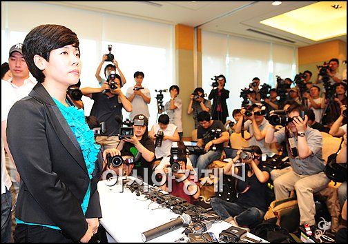 [포토]슬픈 눈으로 기자들 앞에선 김미화