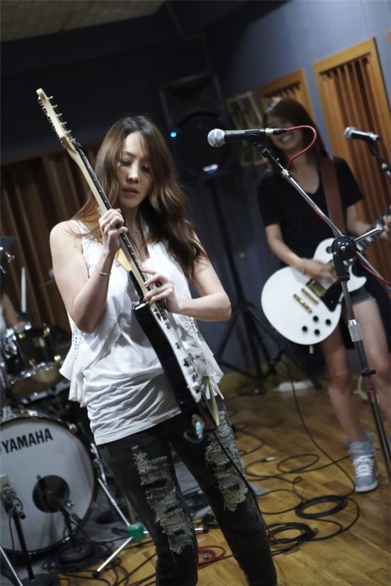 '밴드 결성' 김정은-홍지민-장신영-쥬니, 베일 벗었다