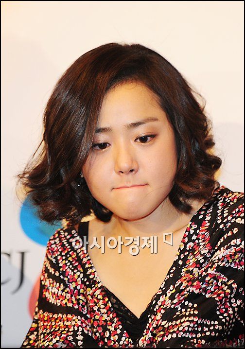 [포토]문근영 '연극 도전, 부담되네요'