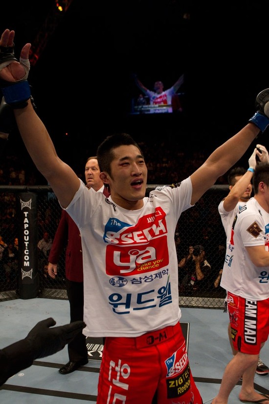 'UFC 5연승' 김동현, 4경기 연장 계약