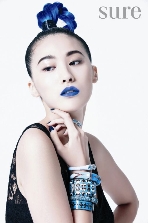 유인영, '신비로운 팜므파탈' 파격 화보