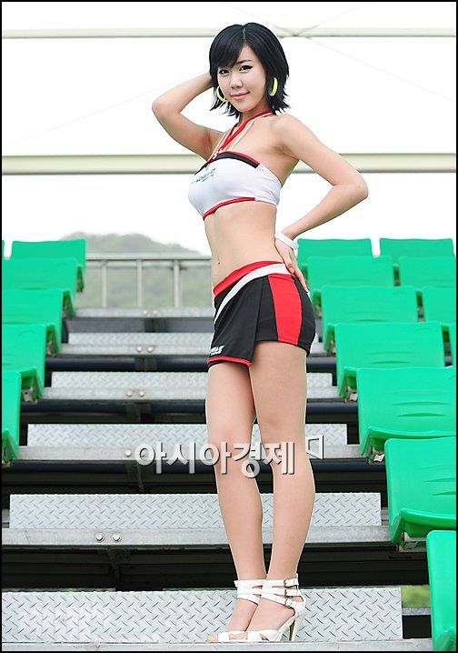 [포토]레이싱걸 김민솔, 뇌쇄적 포즈