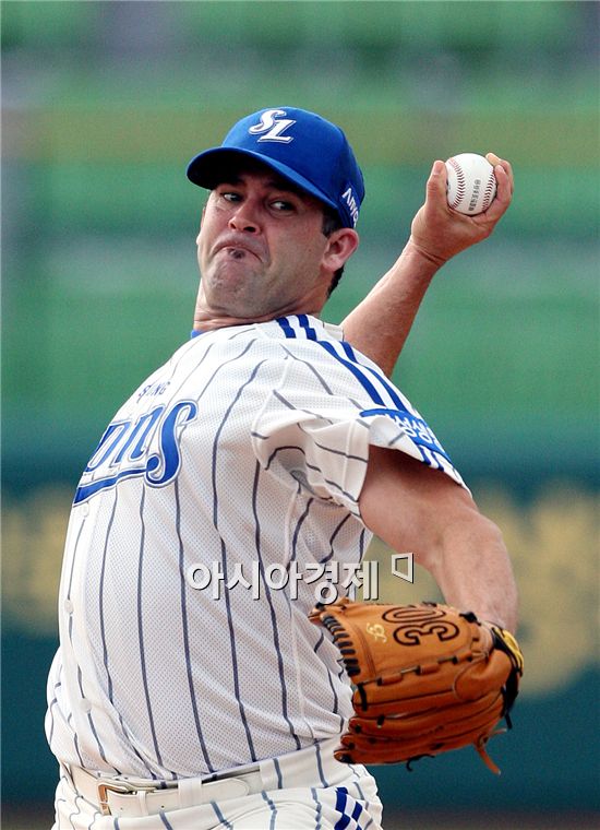 前 삼성 투수 나이트, 넥센 유니폼 입는다