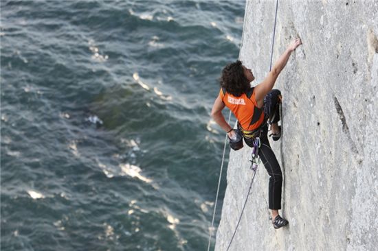 장혁, 197m 해변 암벽 등반 성공