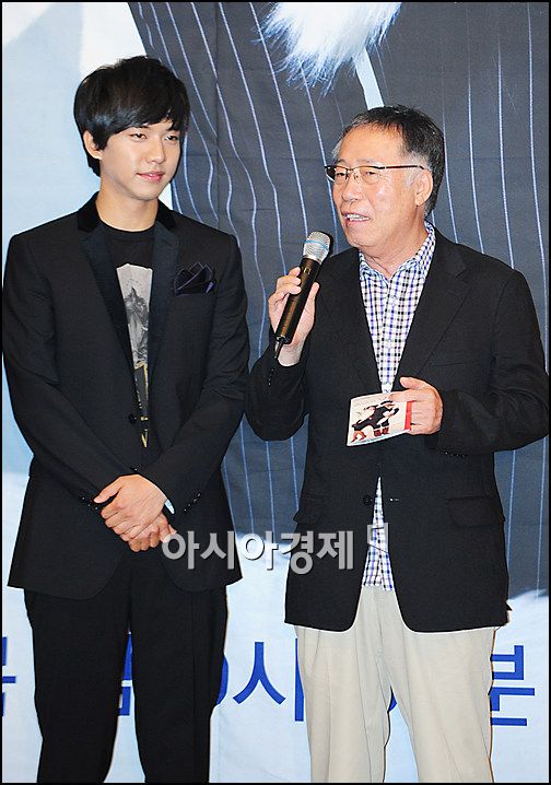 [포토]이승기-윤유선-변희봉 '한가족, 닮았나요?'