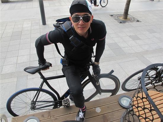 ▲픽시자전거를 즐기는 연예인으로 유명한 구준엽(출처:구준엽 개인홈페이지)