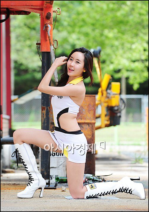 [포토]레이싱걸 이지효, 빛나는 꿀벅지