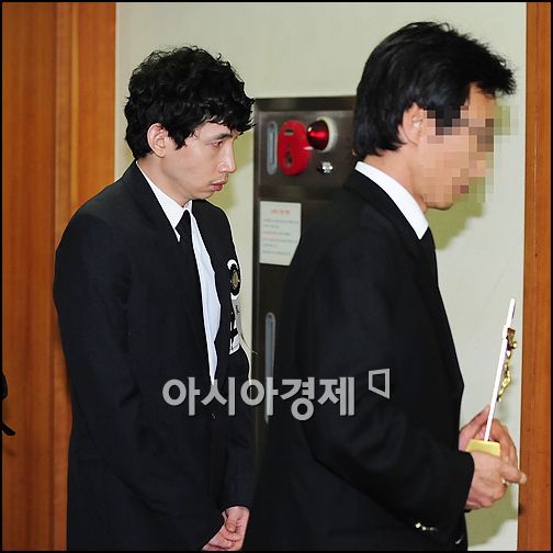 [포토]침통한 표정의 봉태규