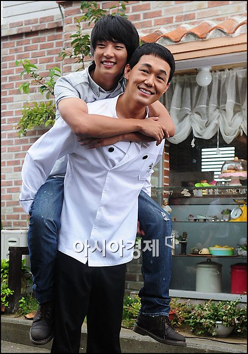 [포토]윤시윤 '박종웅 형, 저 무겁죠?'