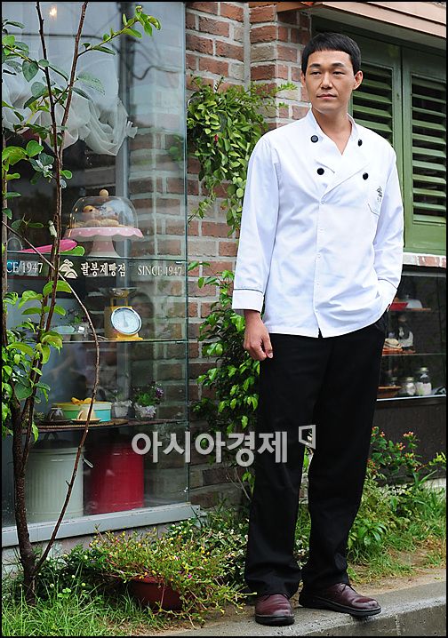 [포토]박종웅 '여기가 빵 만드는 곳이에요'
