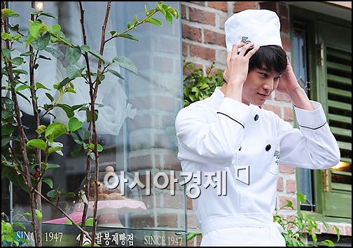 [포토]주원 '모자쓰고, 빵 한번 만들어볼까요?'