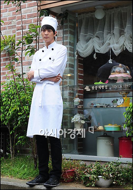 [포토]주원 '모자쓰고, 빵 한번 만들어볼까요?'