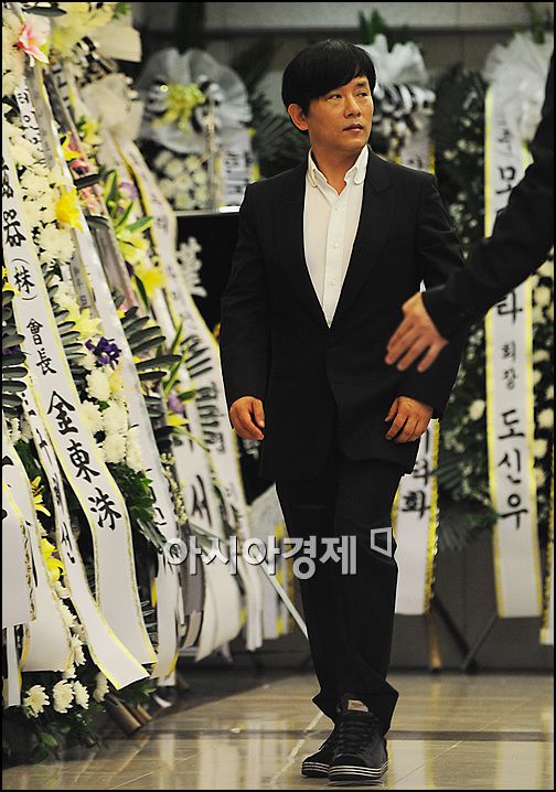 [포토]디자이너 장광효, 故 앙드레김 빈소 조문