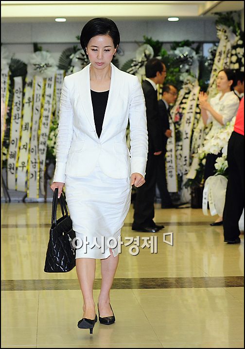 [포토]이혜숙, 故 앙드레김 빈소 찾아 조문