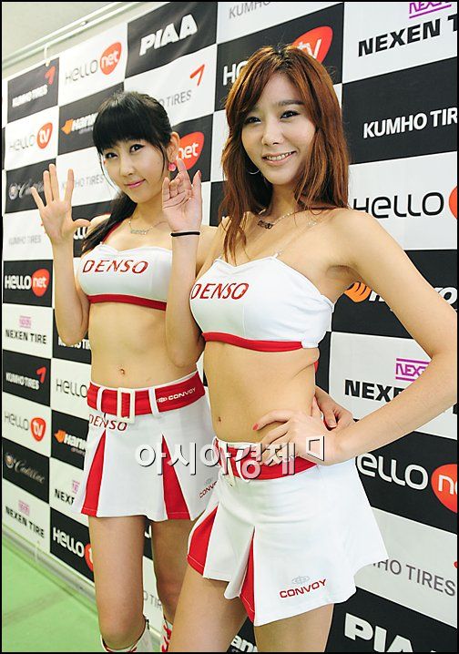 [포토]레이싱걸 최별이-박유영 '누가 더 예뻐요?'