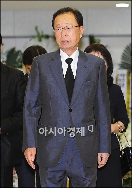 [포토]박희태 국회의장, 故 앙드레김 빈소 조문