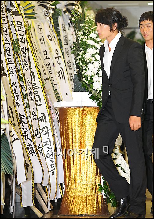 [포토]지성, 故 앙드레김 빈소찾아 조문