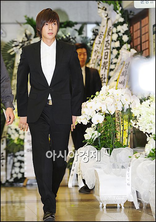 [포토]김현중, 故 앙드레김 빈소찾아 조문