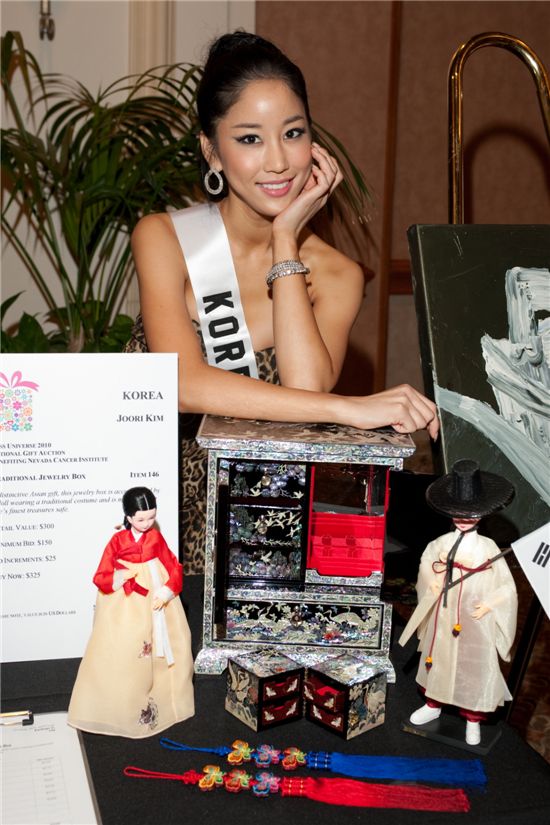 김주리, 광복절에 '자개장' 세계에 알렸다