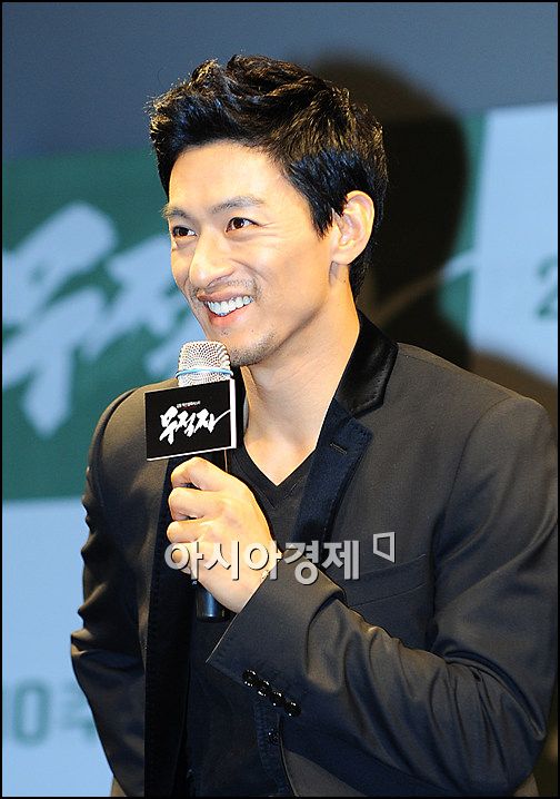 [포토]포즈 취하는 '무적자' 주진모