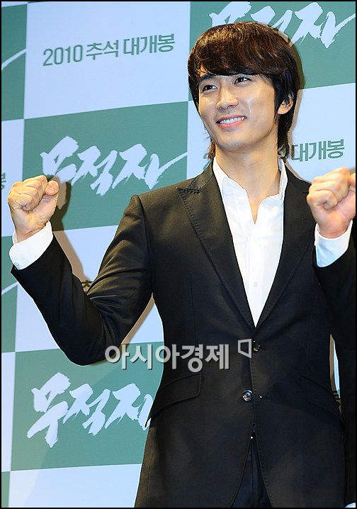 [포토]포즈 취하는 '무적자' 송승헌