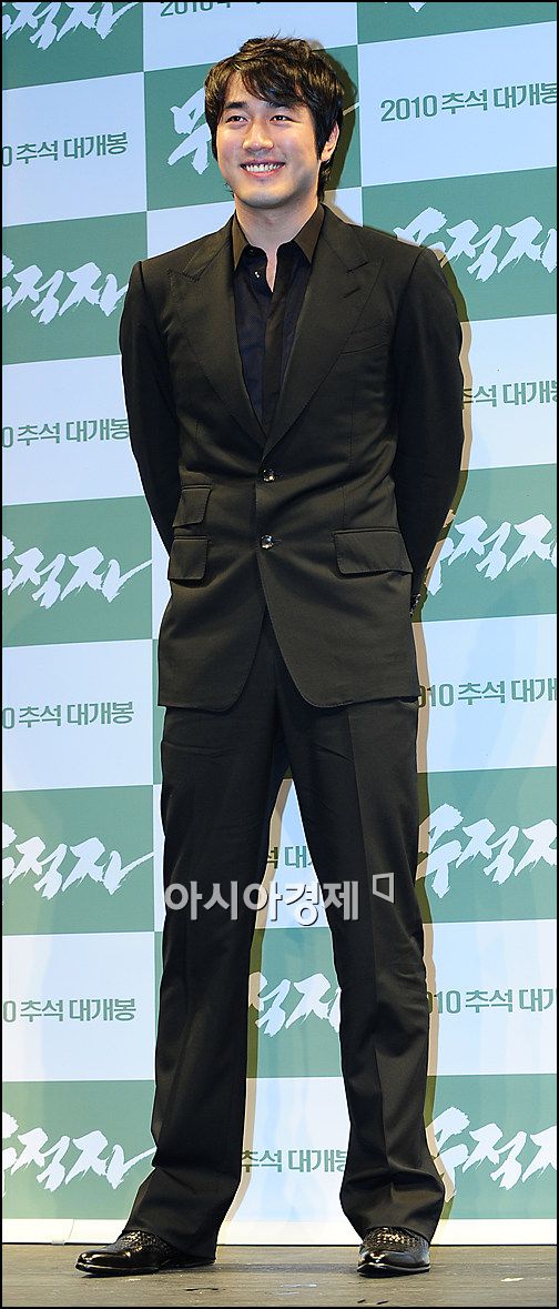 [포토]포즈 취하는 '무적자' 조한선