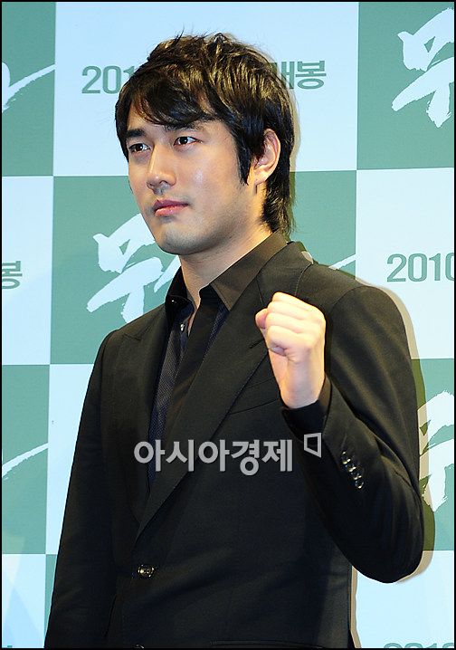 [포토]포즈 취하는 '무적자' 조한선