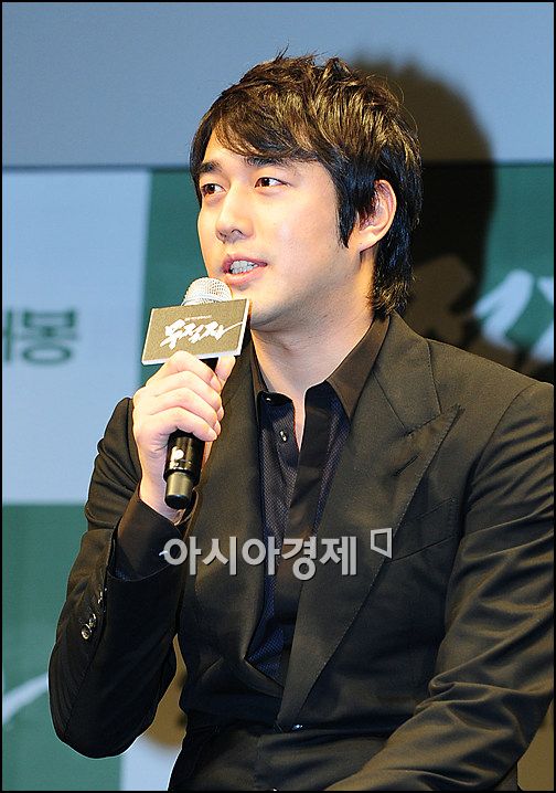 [포토]포즈 취하는 '무적자' 조한선