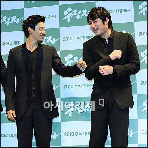 [포토]주진모-조한선 '기자회견 중 주먹다짐(?)'