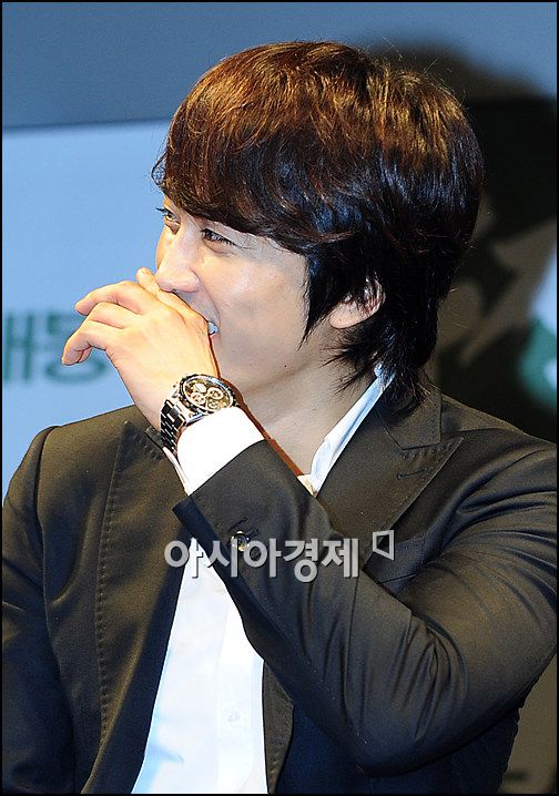 [포토]송승헌, 손담비 열애설 질문에 '민망해라'